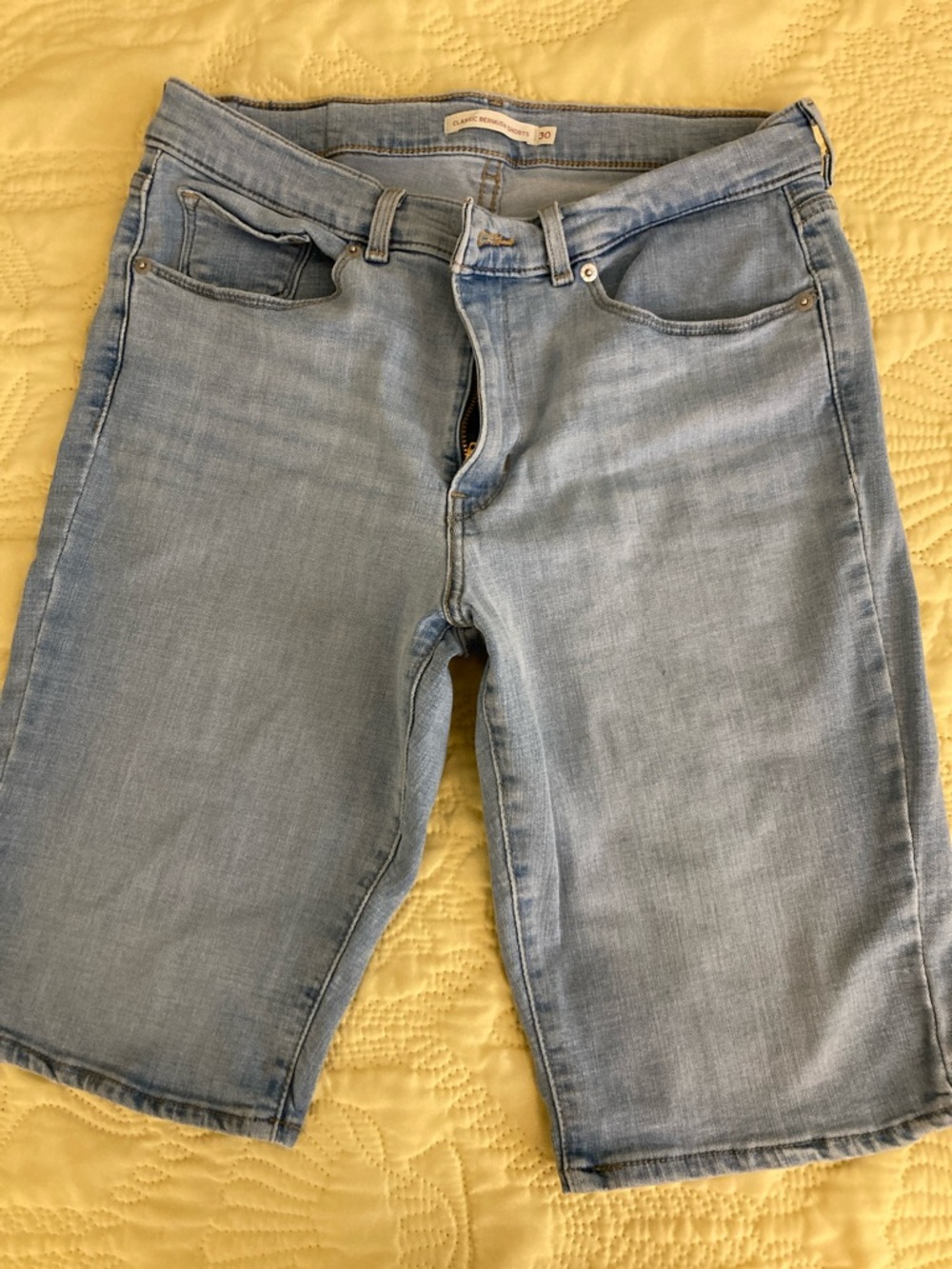 Levi classic Bermuda shorts women size 30 Light Blue denim